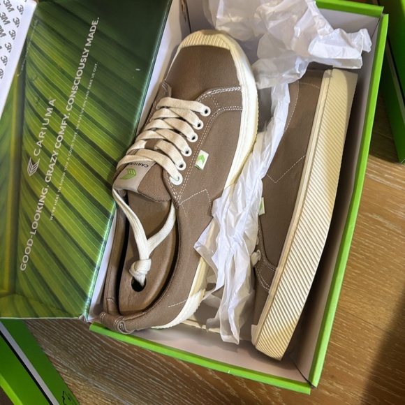 Cariuma Oca Low Canvas Sneakers, 3 NWT Pairs in Blue, Grey, and Tan size 10.5 - Picture 4 of 6